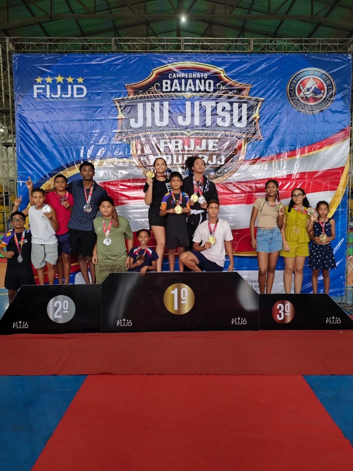 Atletas de Nova Ibiá brilham no Campeonato Baiano de Jiu-Jitsu em Feira de Santana