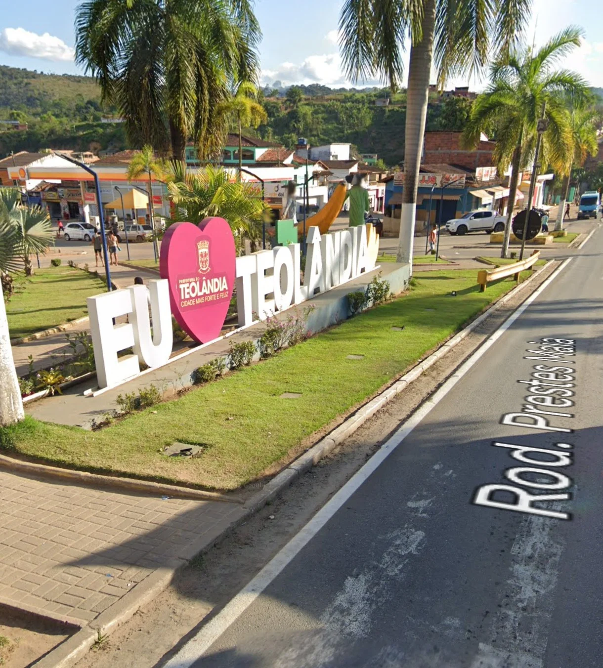 Transporte universitário de Teolândia é retomado, mas ônibus apresenta problema mecânico
