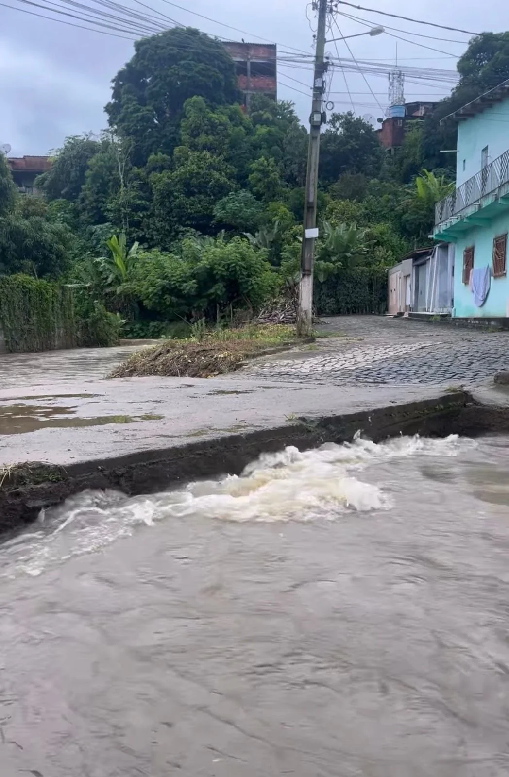 Inmet emite alerta de chuvas intensas para municípios do sul e baixo sul da Bahia
